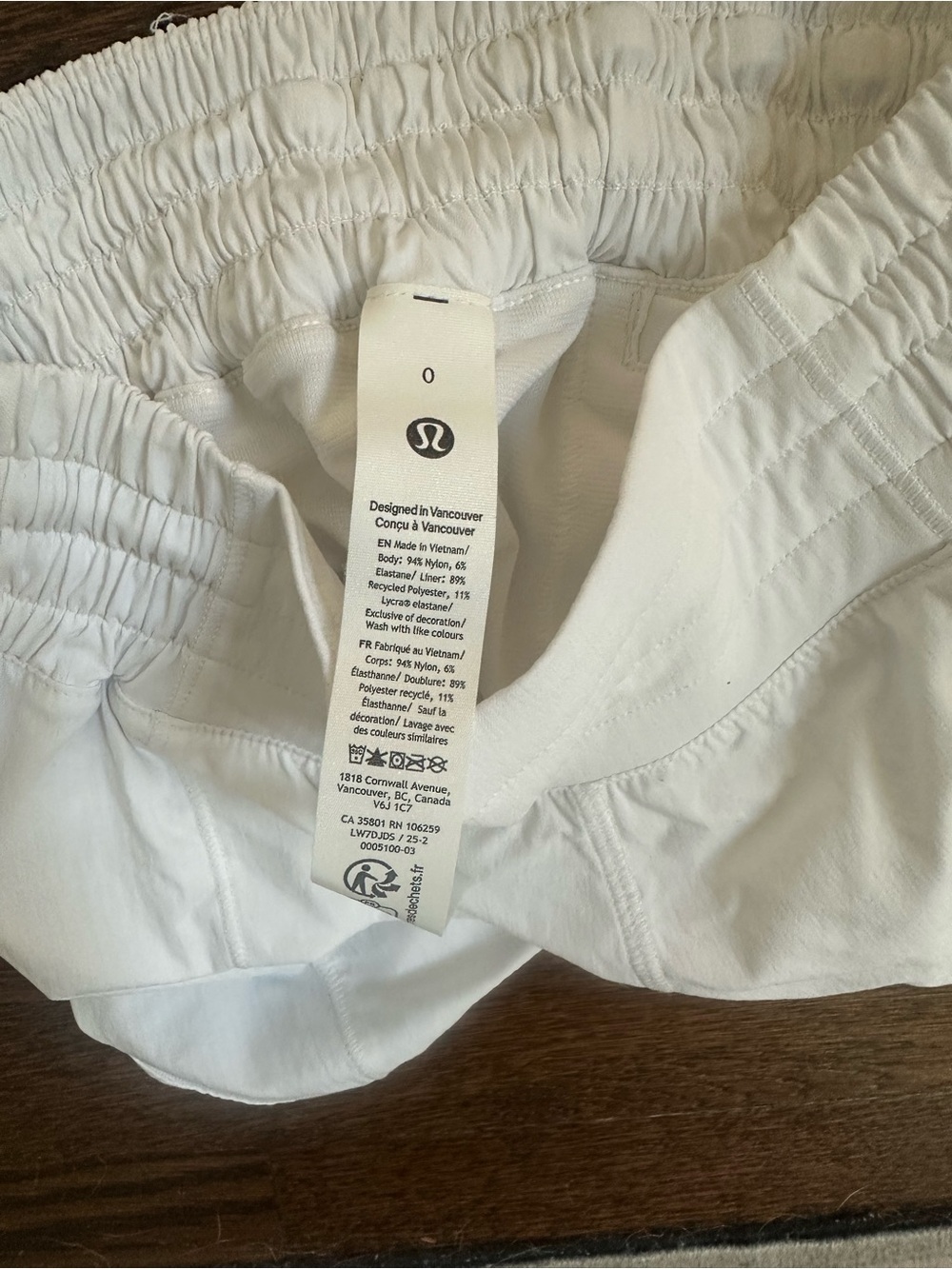 Lululemon size 0 Women's White Athletic Hotty hot Shorts - Picture 3 of 3